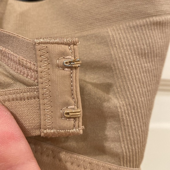 Small Felina Seamless Wirefree Cups Adj Straps 2 Hook Nude tone Bra, Pad Pockets - Picture 15 of 16